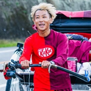 「『JUST FOR FUN』明日の一歩を踏み出す勇気を。世界を走る人力車の旅人・ガンプ 鈴木、年末トークイベント」を開催いたします。