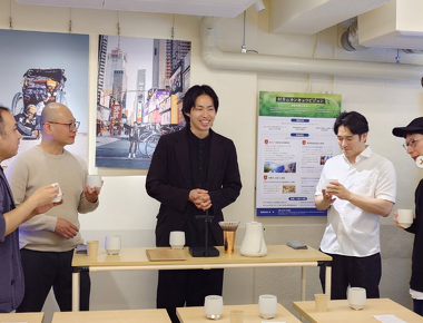  写真：『トップバリスタ直伝! 自宅で楽しむ　ハンドドリップの極意』ハンドドリップ基礎講座「挽き目編」セミナー